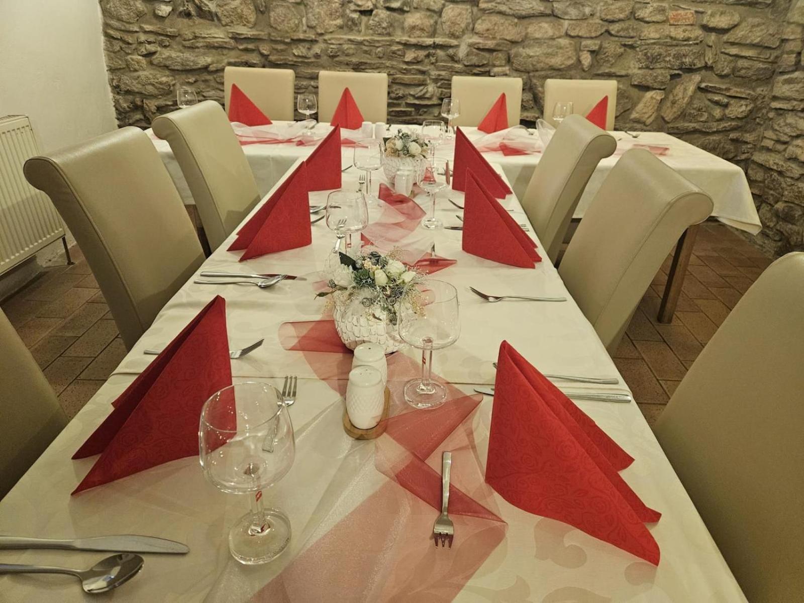 Hotel U Mesta Prahy Náchod Dış mekan fotoğraf
